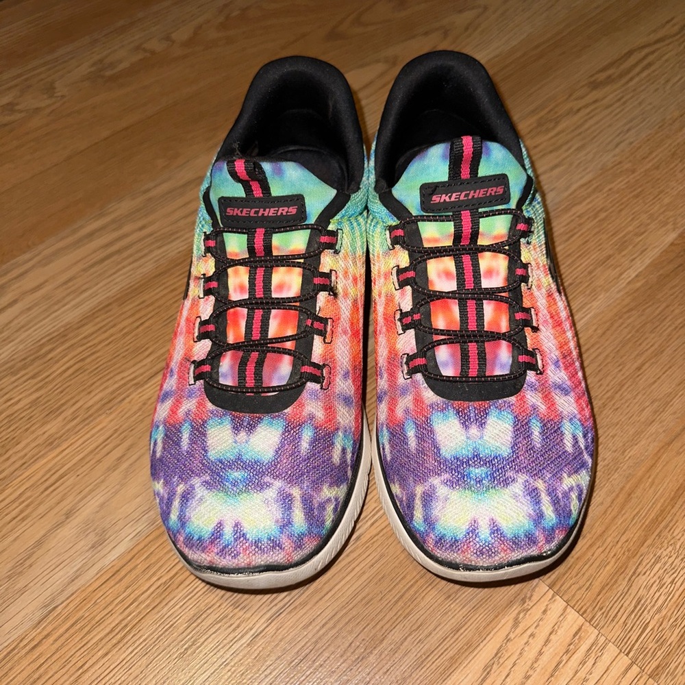 Womens Skechers Summit in Looking Groovy Tie Dye- size 7